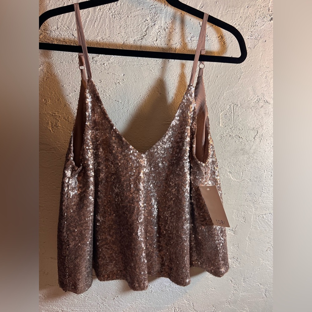 Tobi Sparkling Bronze Sequin Cami NWT medium Y2K
Tank Flowy event party classic